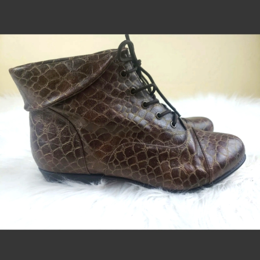 Brown Croc Embossed Foldover Ankle Bootie 7 Lace Up Boho Western Flat